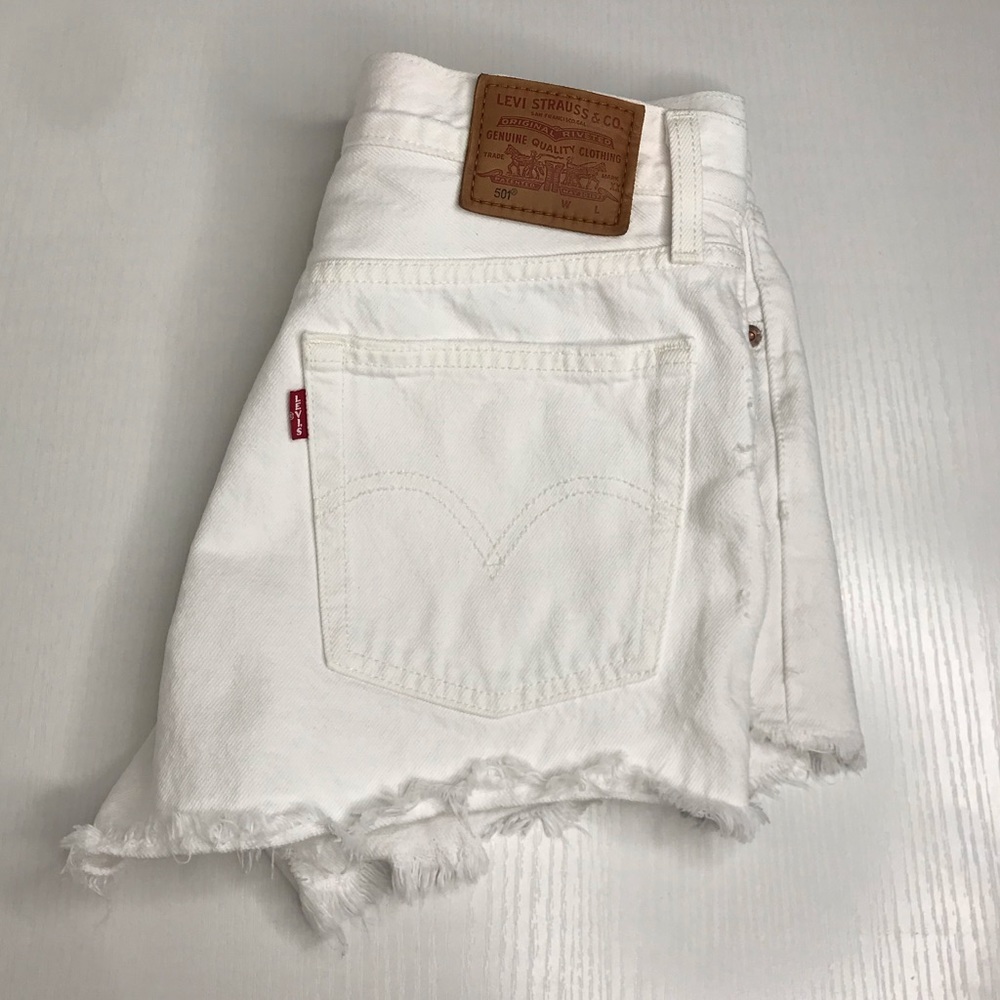 Levi’s 501 Women’s White Shorts Size 27 - Picture 12 of 15